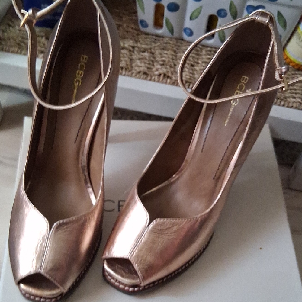 BCBG Heels Soze 10 NWOT